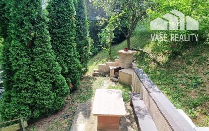 *VIDEO* Romantická chatka s čarovnou záhradou, Ratnovce pri Piešťanoch