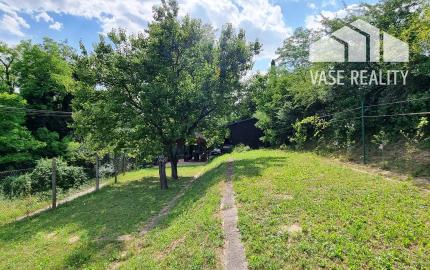 *VIDEO* Romantická chatka s čarovnou záhradou, Ratnovce pri Piešťanoch