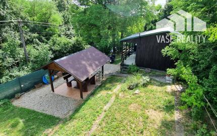 *VIDEO* Romantická chatka s čarovnou záhradou, Ratnovce pri Piešťanoch