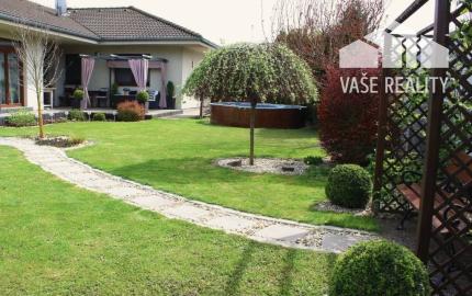 5 izbový rodinný dom, s krásnou záhradou, 9árový pozemok pri Nitre