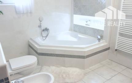 5 izbový rodinný dom, s krásnou záhradou, 9árový pozemok pri Nitre