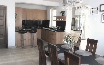 5 izbový rodinný dom, s krásnou záhradou, 9árový pozemok pri Nitre