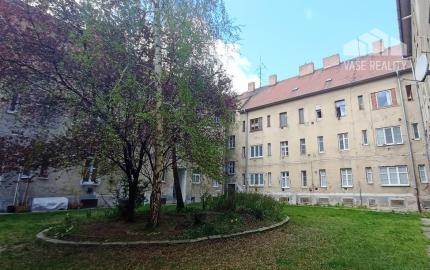 REZERVOVANÉ! Výnimočný byt / výnimočná lokalita /85m2/ Staré Mesto