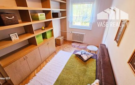 *PREDAJ* Zariadený 3-izbový byt s loggiou v srdci Piešťan !!