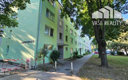 *PREDAJ* Zariadený 3-izbový byt s loggiou v srdci Piešťan !!