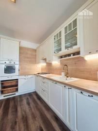 Na prenájom 3-izbový byt s lodžiou, 74 m², Pri Kríži., Dúbravka