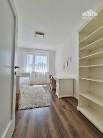 Na prenájom 3-izbový byt s lodžiou, 74 m², Pri Kríži., Dúbravka