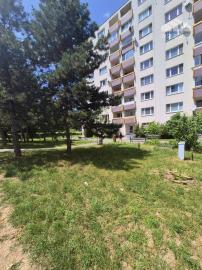 Na prenájom 3-izbový byt s lodžiou, 74 m², Pri Kríži., Dúbravka