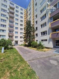 Na prenájom 3-izbový byt s lodžiou, 74 m², Pri Kríži., Dúbravka