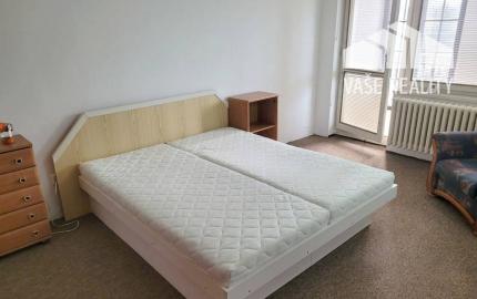 Prenájom 4 izbový byt s parkovaním, Pod Párovcami Piešťany.