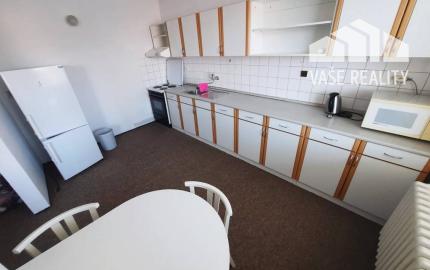 Prenájom 4 izbový byt s parkovaním, Pod Párovcami Piešťany.