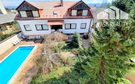 Prenájom 4 izbový byt s parkovaním, Pod Párovcami Piešťany.