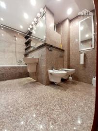 Na prenájom 3-izbový byt s balkónom, 97 m², Tallerova ul., Staré Mesto