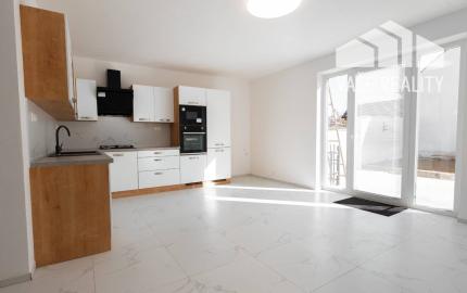 Na predaj 4-izbový rodinný dom 207 m², pozemok 331 m², Koválov, Senica