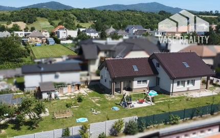 Dvojgeneračné bývanie - 2x Rodinný dom Nitrianska Blatnica