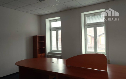 Prenájom - Reprezentatívne kancelárske priestory 190 m2 v Piešťanoch