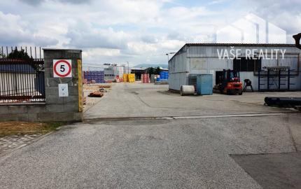 Priemyselný areál 11 000 m2 s montovanou halou 340 m2 - Nové Mesto n/V