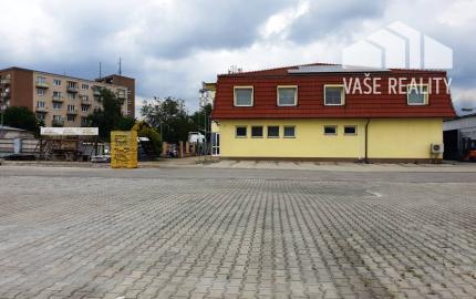 Priemyselný areál 11 000 m2 s montovanou halou 340 m2 - Nové Mesto n/V