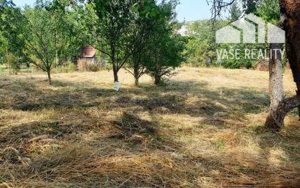 Investičný pozemok "záhrada" o výmere 691 m2 - Nové Mesto n/V
