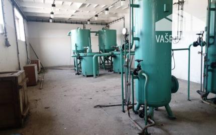 Na predaj areál 8700 m2 s halami 1510 m2 - Trenčianske Bohuslavice