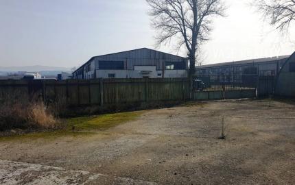 Na predaj areál 8700 m2 s halami 1510 m2 - Trenčianske Bohuslavice