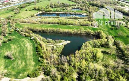 Rekreačný pozemok s troma jazerami o výmere 10ha - Zelená Voda, Beckov