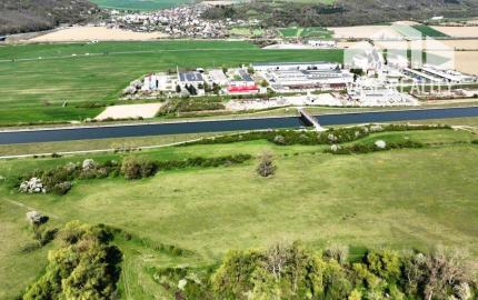 Rekreačný pozemok s troma jazerami o výmere 10ha - Zelená Voda, Beckov