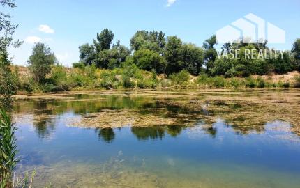 Rekreačný pozemok s troma jazerami o výmere 10ha - Zelená Voda, Beckov