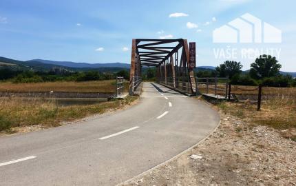 Rekreačný pozemok s troma jazerami o výmere 10ha - Zelená Voda, Beckov