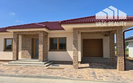 NOVOSTAVBA 4-IZBOVÉHO BUNGALOVU LEN 7 KM OD PIEŠŤAN – SOKOLOVCE