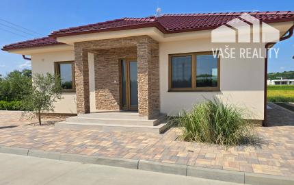 NOVOSTAVBA 4-IZBOVÉHO BUNGALOVU LEN 7 KM OD PIEŠŤAN – SOKOLOVCE