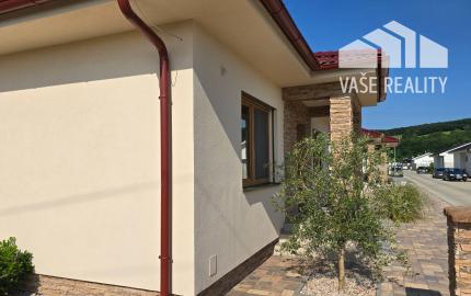 NOVOSTAVBA 4-IZBOVÉHO BUNGALOVU LEN 7 KM OD PIEŠŤAN – SOKOLOVCE