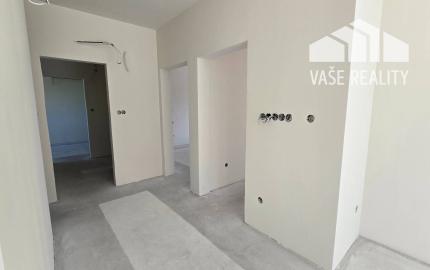 NOVOSTAVBA 4-IZBOVÉHO BUNGALOVU LEN 7 KM OD PIEŠŤAN – SOKOLOVCE