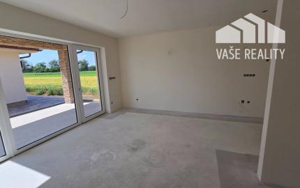 NOVOSTAVBA 4-IZBOVÉHO BUNGALOVU LEN 7 KM OD PIEŠŤAN – SOKOLOVCE