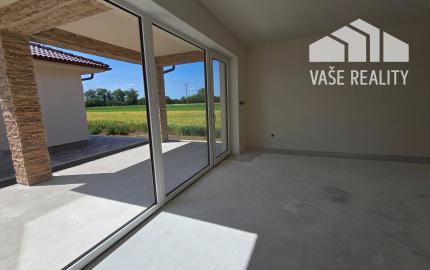 NOVOSTAVBA 4-IZBOVÉHO BUNGALOVU LEN 7 KM OD PIEŠŤAN – SOKOLOVCE