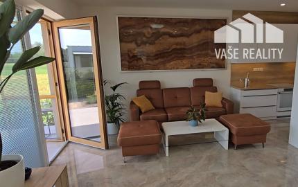 NOVOSTAVBA 4-IZBOVÉHO BUNGALOVU LEN 7 KM OD PIEŠŤAN – SOKOLOVCE