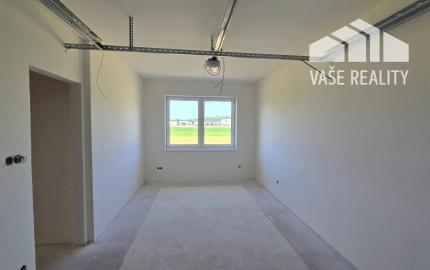 NOVOSTAVBA 4-IZBOVÉHO BUNGALOVU LEN 7 KM OD PIEŠŤAN – SOKOLOVCE