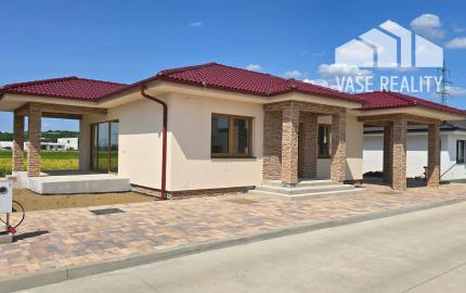 NOVOSTAVBA 4-IZBOVÉHO BUNGALOVU LEN 7 KM OD PIEŠŤAN – SOKOLOVCE