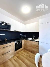 *PRENAJATÉ* Slnečný, moderný, zariadený 2 izb. byt 56 m2 PN, Stromová