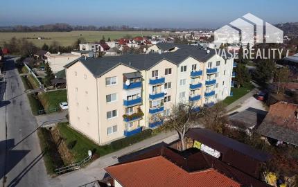 Priestranný 3-izbový byt (72 m² + balkón) – Sokolovce, výhodná kúpa !