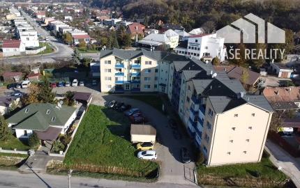 Priestranný 3-izbový byt (72 m² + balkón) – Sokolovce, výhodná kúpa !