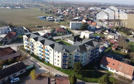 Priestranný 3-izbový byt (72 m² + balkón) – Sokolovce, výhodná kúpa !