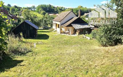 2-IZBOVÝ RODINNÝ DOM -DUBNIČKA- SO ZÁHRADNÝM DOMĆEKOM/ 2518 M2 POZEMOK