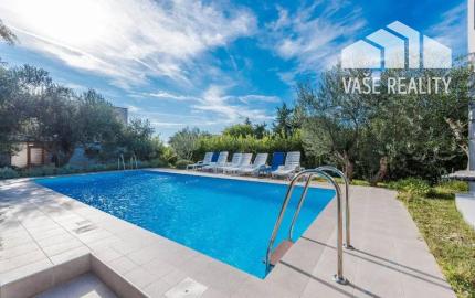 Chorvátsko - 6 izbový apartmánový dom pri Zadare, Sukošan