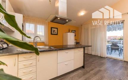 Chorvátsko - 6 izbový apartmánový dom pri Zadare, Sukošan