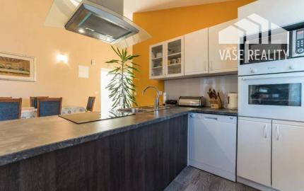 Chorvátsko - 6 izbový apartmánový dom pri Zadare, Sukošan