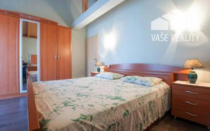 Chorvátsko - 6 izbový apartmánový dom pri Zadare, Sukošan