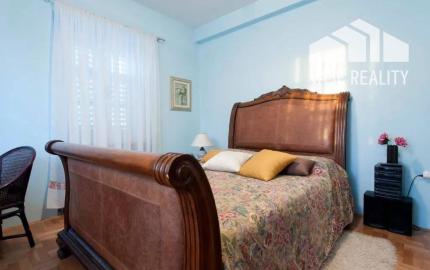 Chorvátsko - 6 izbový apartmánový dom pri Zadare, Sukošan