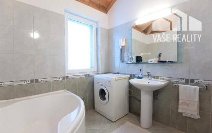 Chorvátsko - 6 izbový apartmánový dom pri Zadare, Sukošan