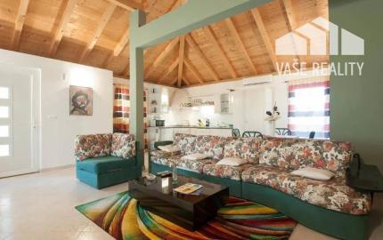 Chorvátsko - 6 izbový apartmánový dom pri Zadare, Sukošan